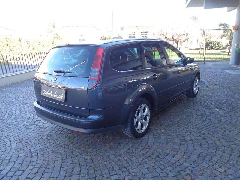 Usata Ford Focus 110 CV (80 kW) 2007 Grigio Station wagon