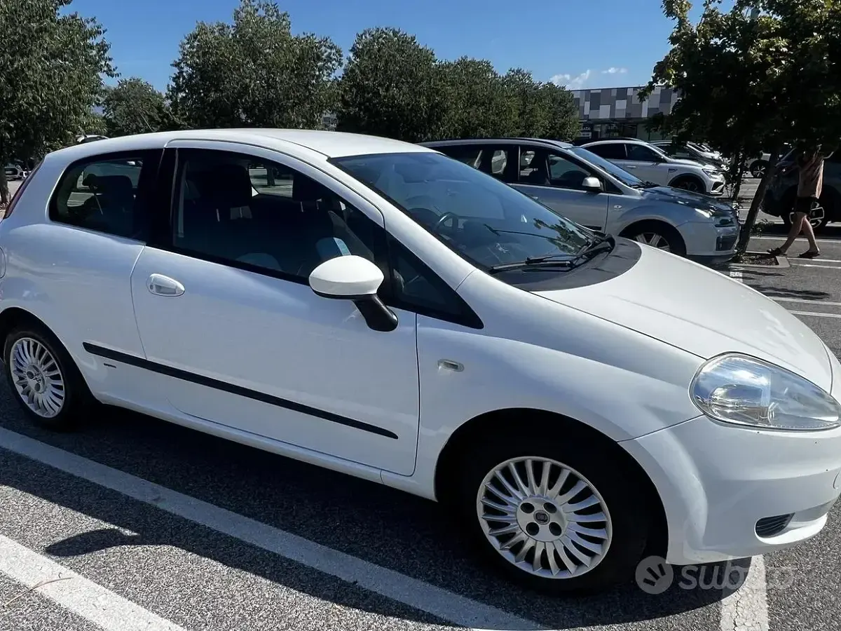 Usata Fiat Grande Punto 75 CV (55 kW) 2006 Bianco Utilitaria