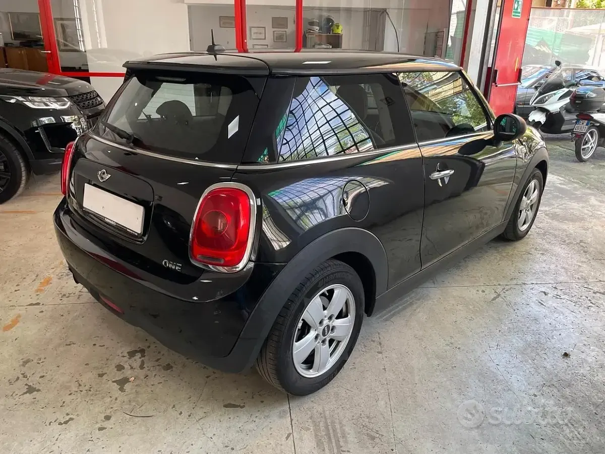 Usata Mini ONE 75 CV (55 kW) 2016 Nero Utilitaria