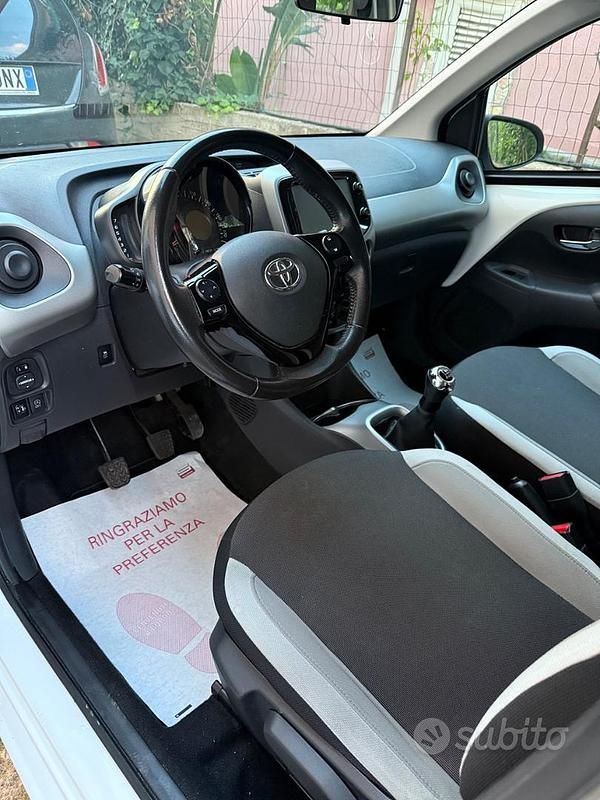 Usata Toyota Aygo 72 CV (52 kW) 2018 Bianco Utilitaria