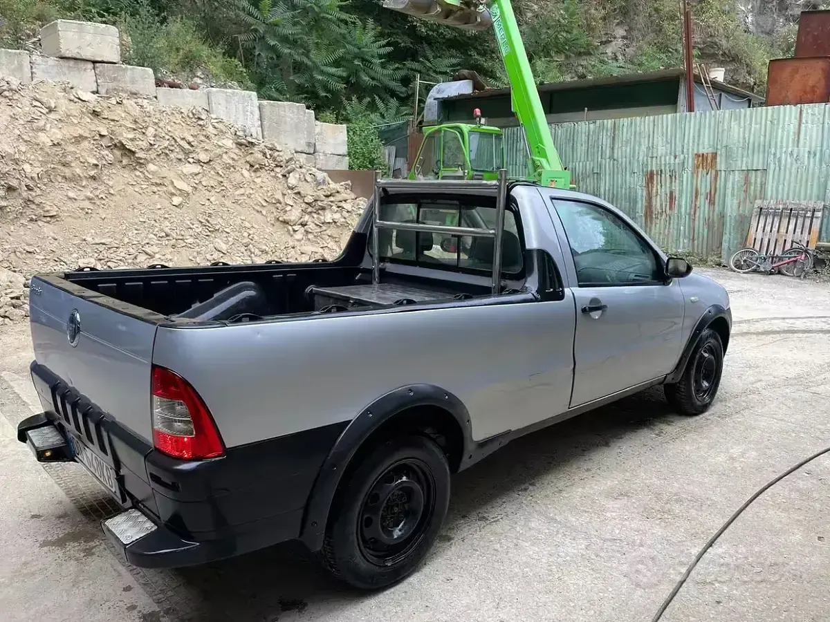 Usata Fiat Strada 84 CV (61 kW) 2007 Grigio Pick-up