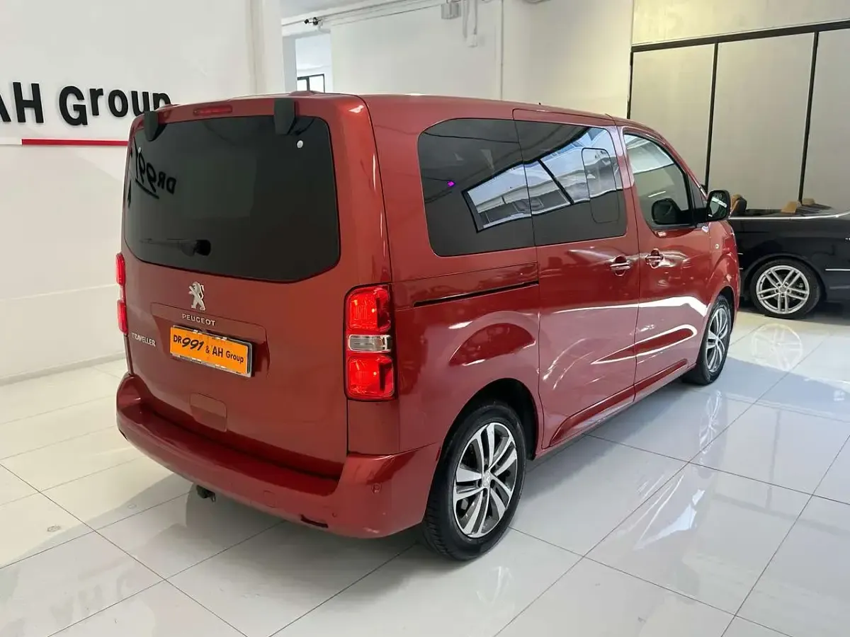 Usata Peugeot Traveller 177 CV (130 kW) 2018 Rosso Monovolume