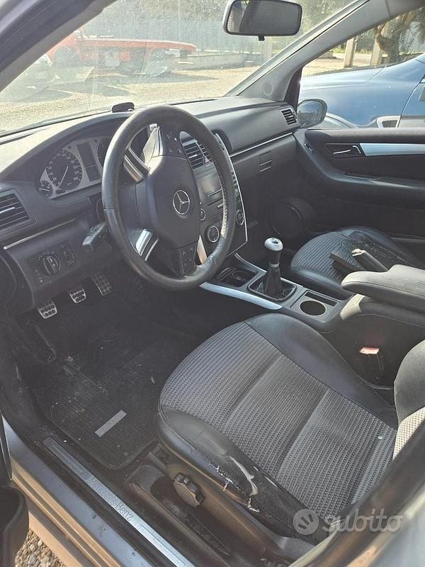 Usata Mercedes B200 108 CV (79 kW) 2007 Grigio Monovolume