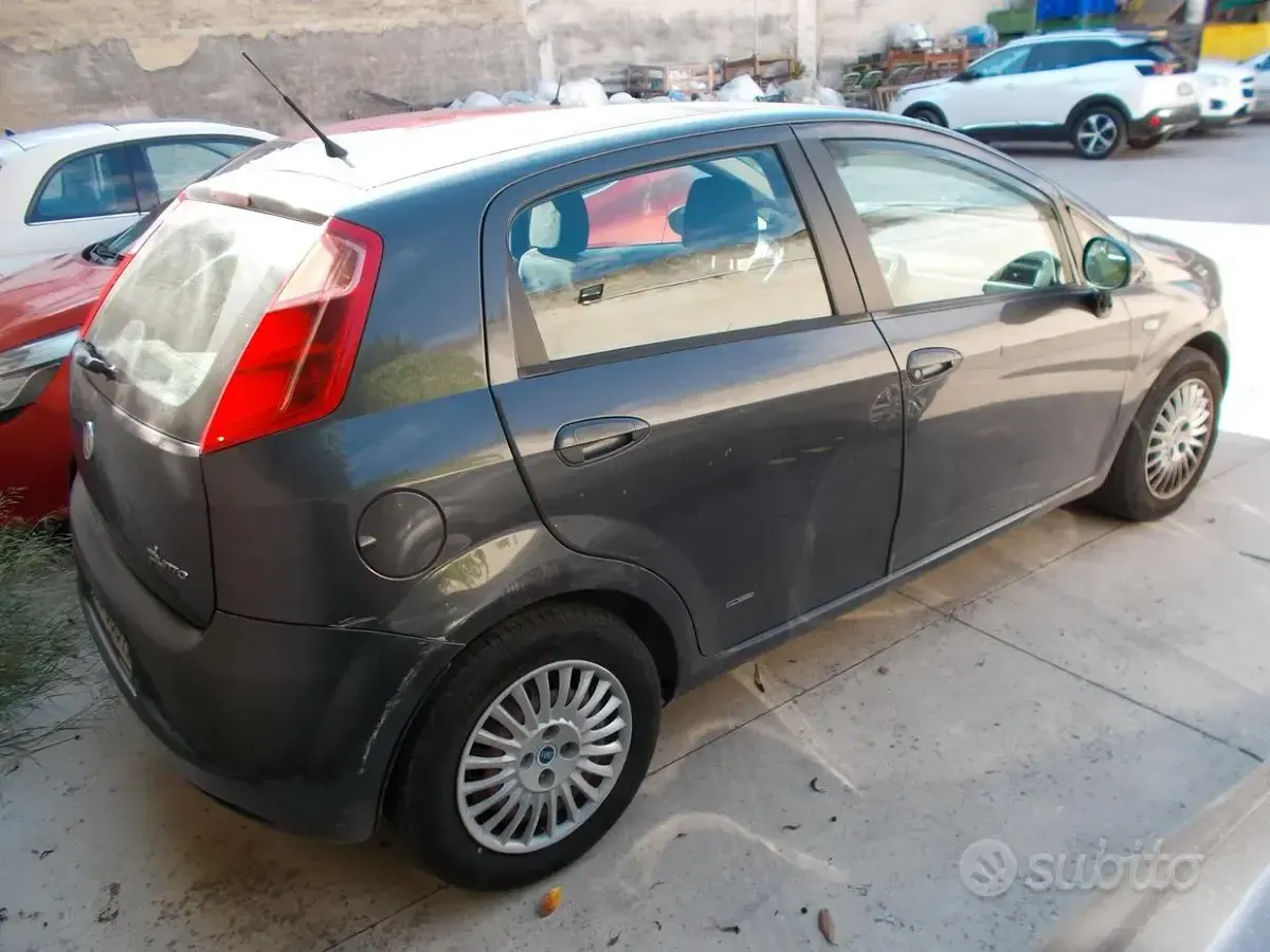 Usata Fiat Grande Punto Dynamic 75 CV (55 kW) 2008 Grigio Utilitaria