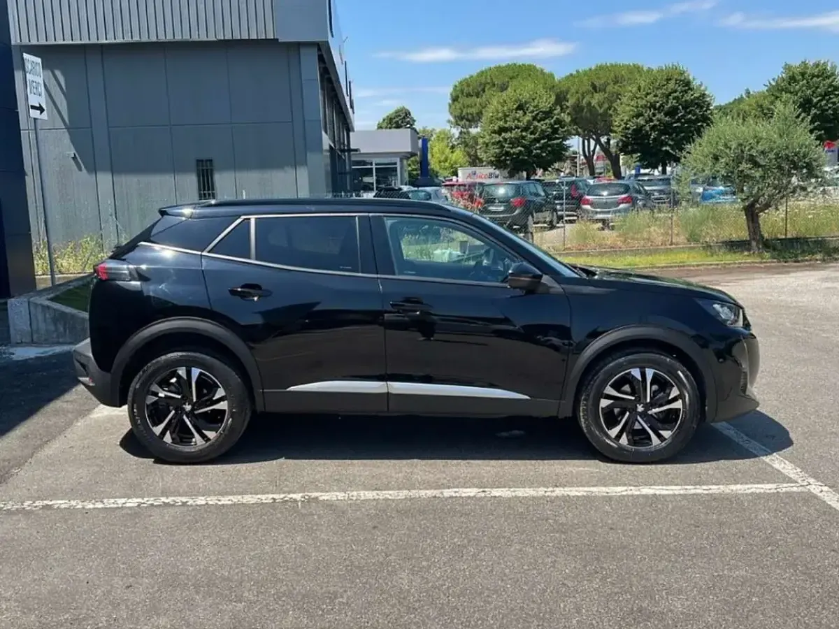 Usata Peugeot 2008 Allure 101 CV (74 kW) 2023 Nero SUV