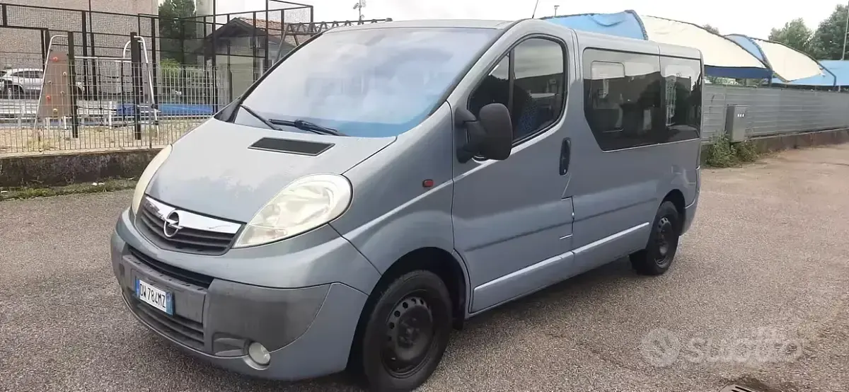 Usata Opel Vivaro 114 CV (83 kW) 2009 Grigio Monovolume