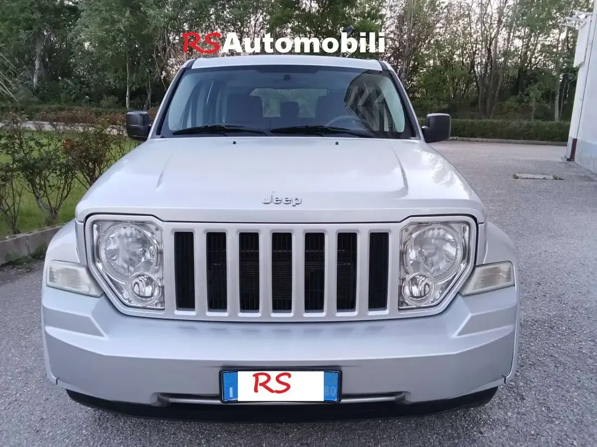 Usata Jeep Cherokee Sport 177 CV (130 kW) 2009 Grigio SUV