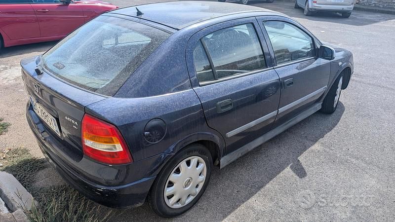 Usata Opel Astra 105 CV (77 kW) 2005 Blu Berlina