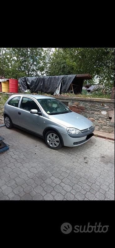 Usata 2002 Opel Corsa Tre volumi | 2500 € (Molto cara) - Immagine 1/4