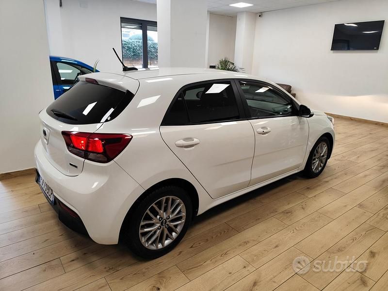 Usata Kia Rio 90 CV (66 kW) 2017 Bianco Berlina