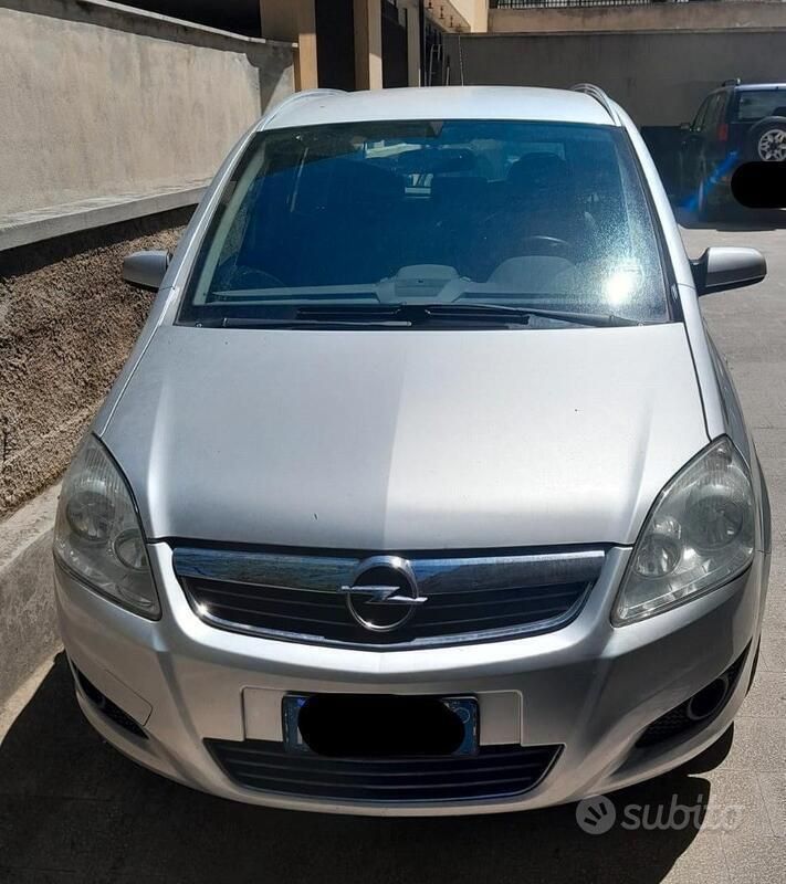 Usata Opel Zafira 2008 Grigio Monovolume