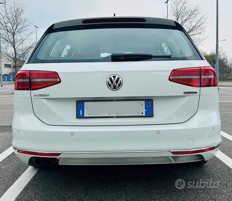 Usata VW Passat 200 CV (147 kW) 2022 Bianco Station wagon