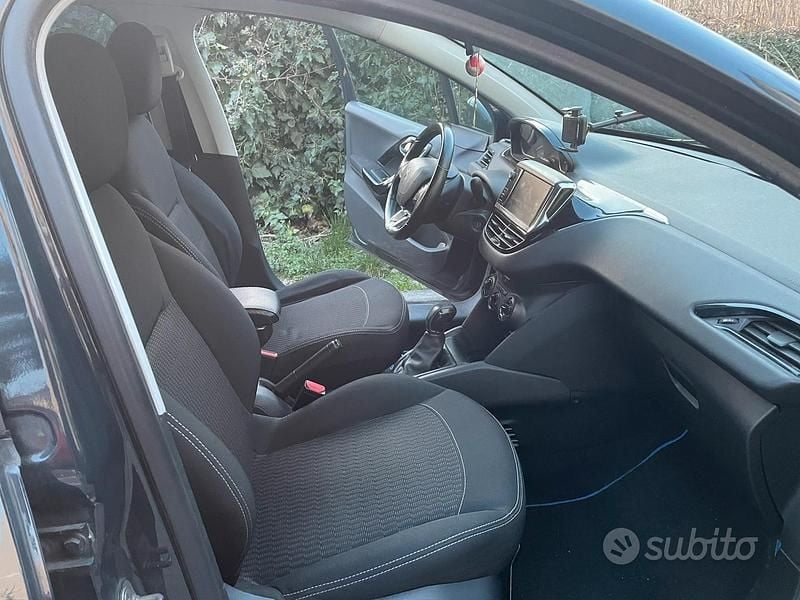 Usata Peugeot 208 Active 82 CV (60 kW) 2017 Grigio Utilitaria