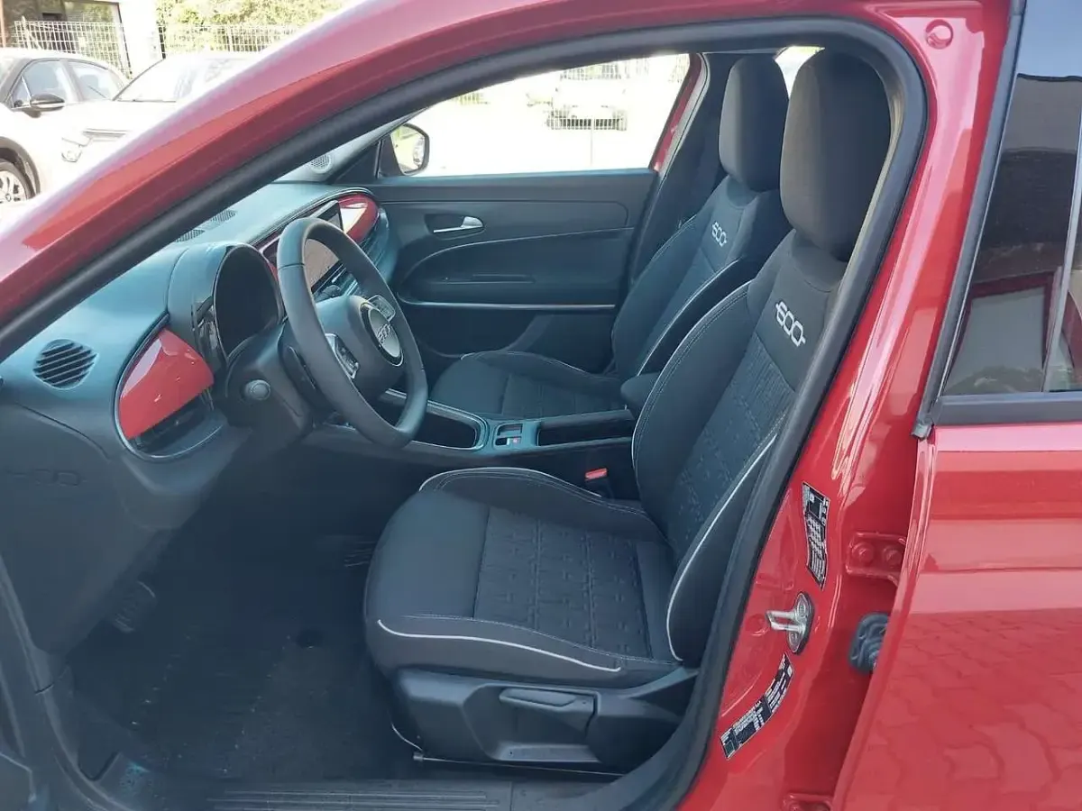 Usata Fiat 600 Pop 145 CV (106 kW) 2025 Rosso SUV