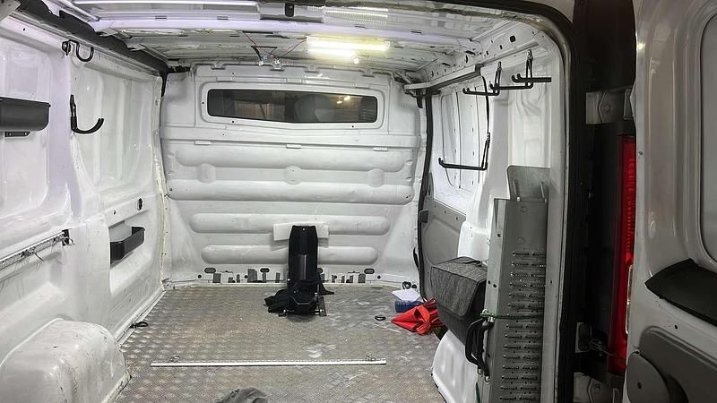 Usata Opel Vivaro 114 CV (83 kW) 2010 Monovolume
