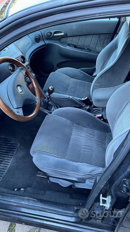 Usata Alfa Romeo 156 116 CV (85 kW) 2001 Nero Berlina