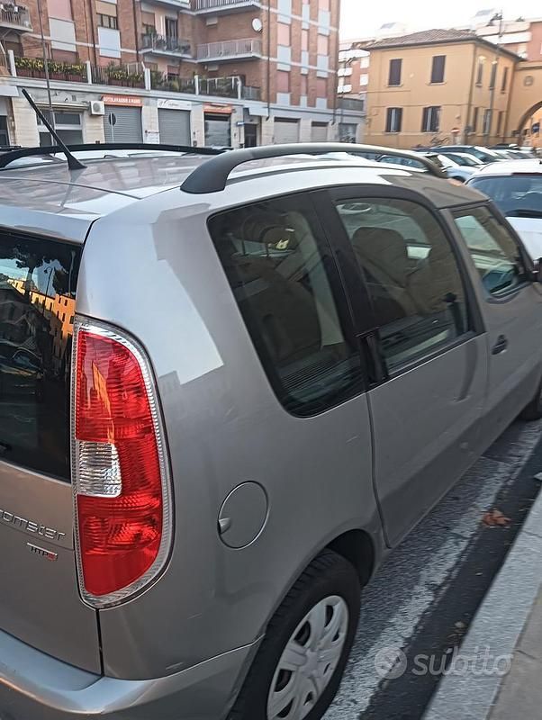 Usata Skoda Roomster 70 CV (51 kW) 2012 Grigio Monovolume