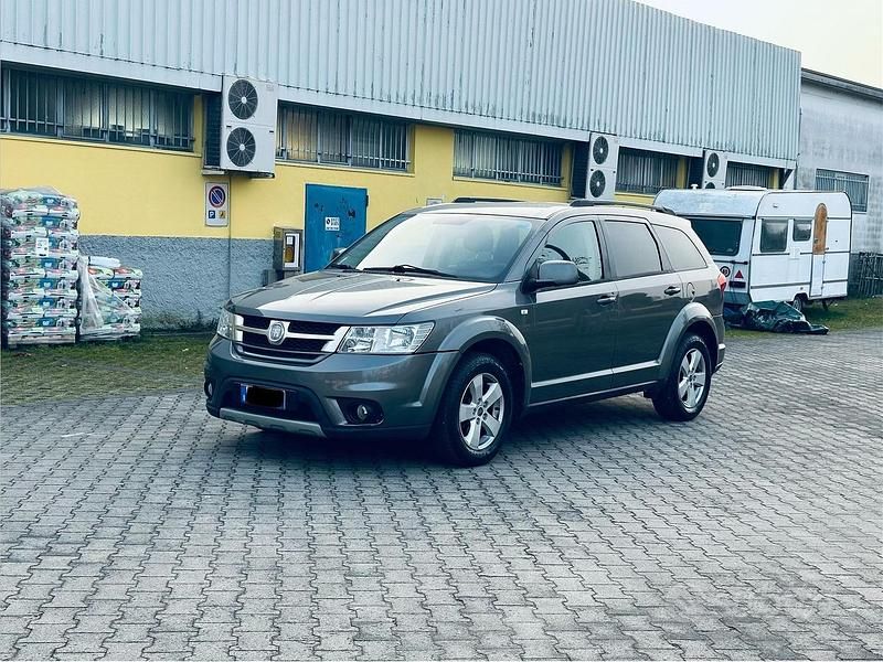 Usata Fiat Freemont 140 CV (102 kW) 2012 Grigio SUV