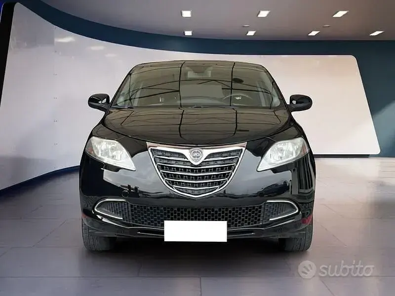 Usata Lancia Ypsilon 85 CV (62 kW) 2015 Nero Utilitaria