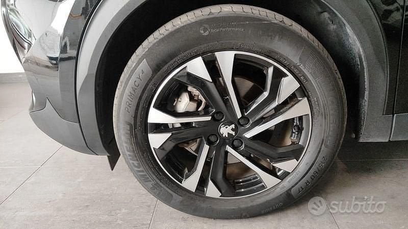 Usata Peugeot e-2008 Allure 100 kW (136 CV) 2021 Nero SUV