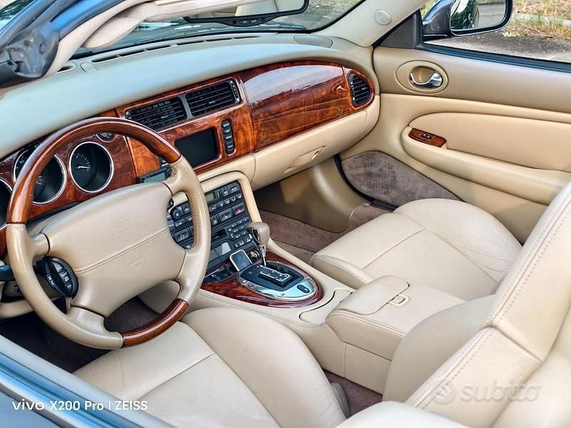 Usata Jaguar XKR Supercharged 396 CV (291 kW) 2003 Nero Cabrio