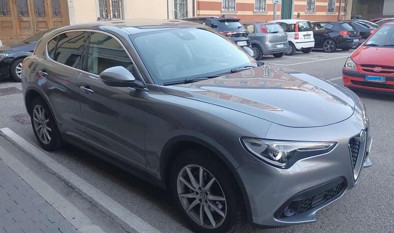 Usata Alfa Romeo Stelvio Executive 209 CV (153 kW) 2017 Grigio SUV
