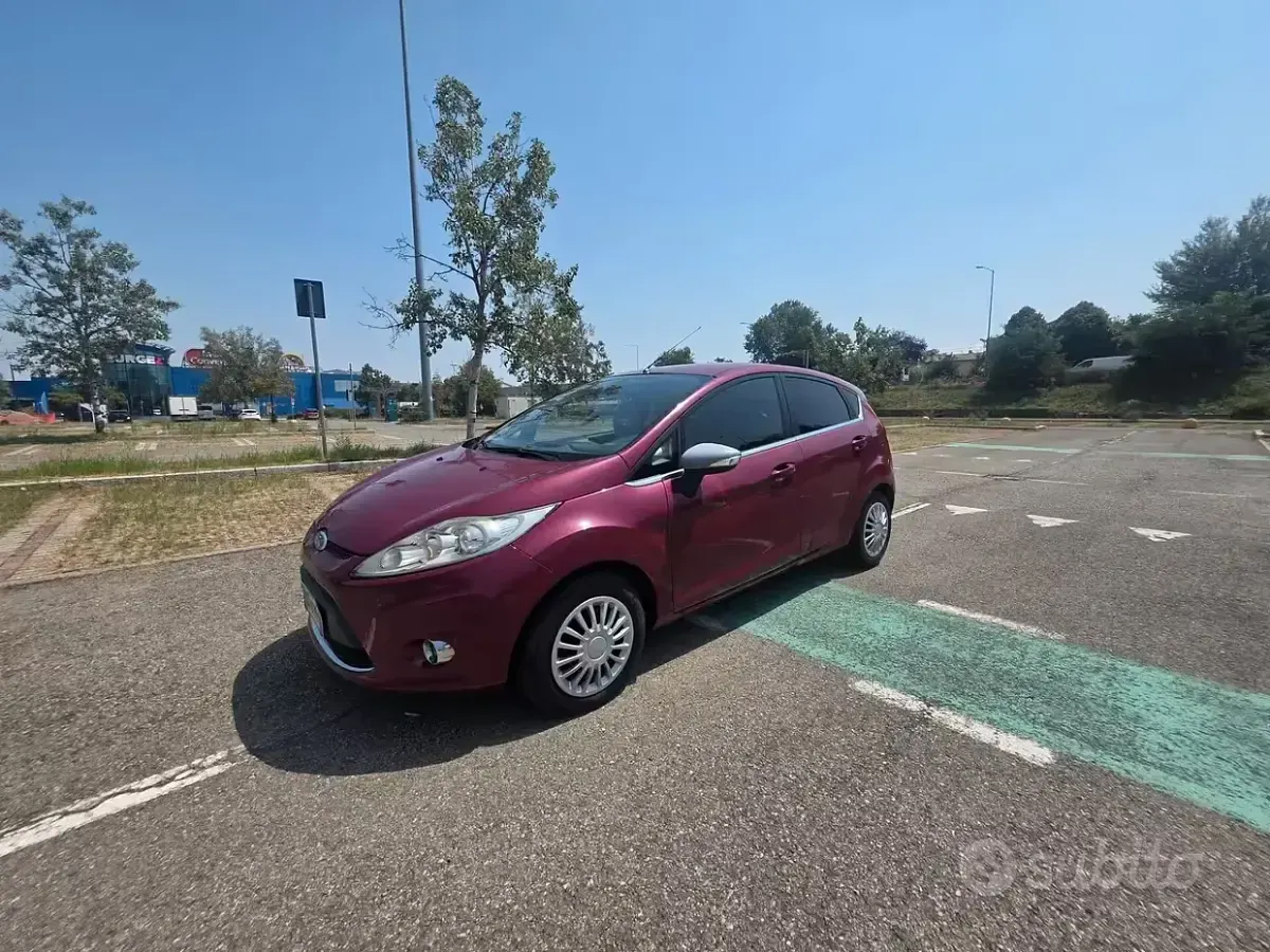 Usata Ford Fiesta Titanium 82 CV (60 kW) 2010 Berlina
