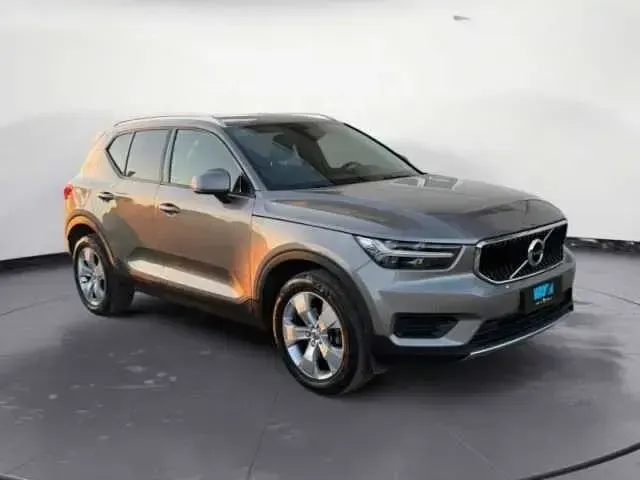 Usata Volvo XC40 Momentum 129 CV (94 kW) 2022 Grigio SUV