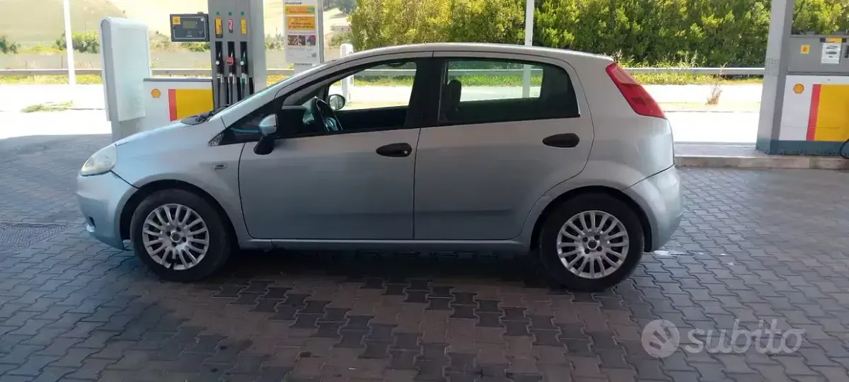 Usata Fiat Grande Punto 75 CV (55 kW) 2006 Grigio Utilitaria