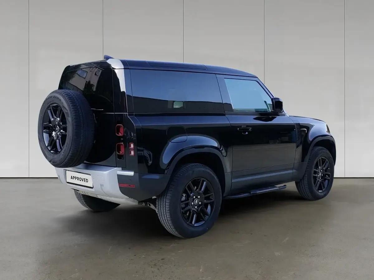 Usata Land Rover Defender S 200 CV (147 kW) 2024 Santorini black SUV
