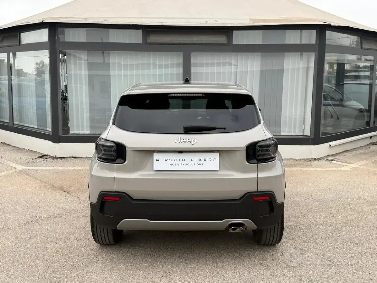 Usata Jeep Avenger Summit 101 CV (74 kW) 2025 Beige SUV