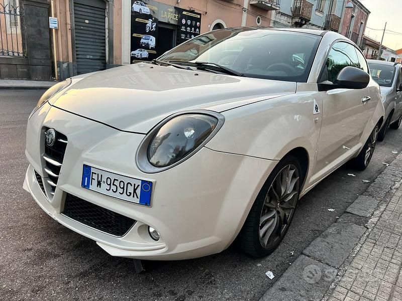Bianco Usata 2010 Alfa Romeo MiTo Quadrifoglio Verde Due volumi | 3700 € (Super prezzo) - Immagine 1/4