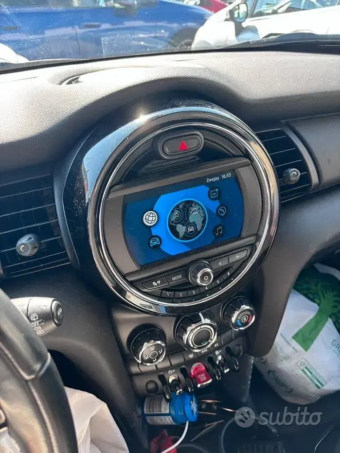 Usata Mini ONE 75 CV (55 kW) 2019 Grigio Utilitaria