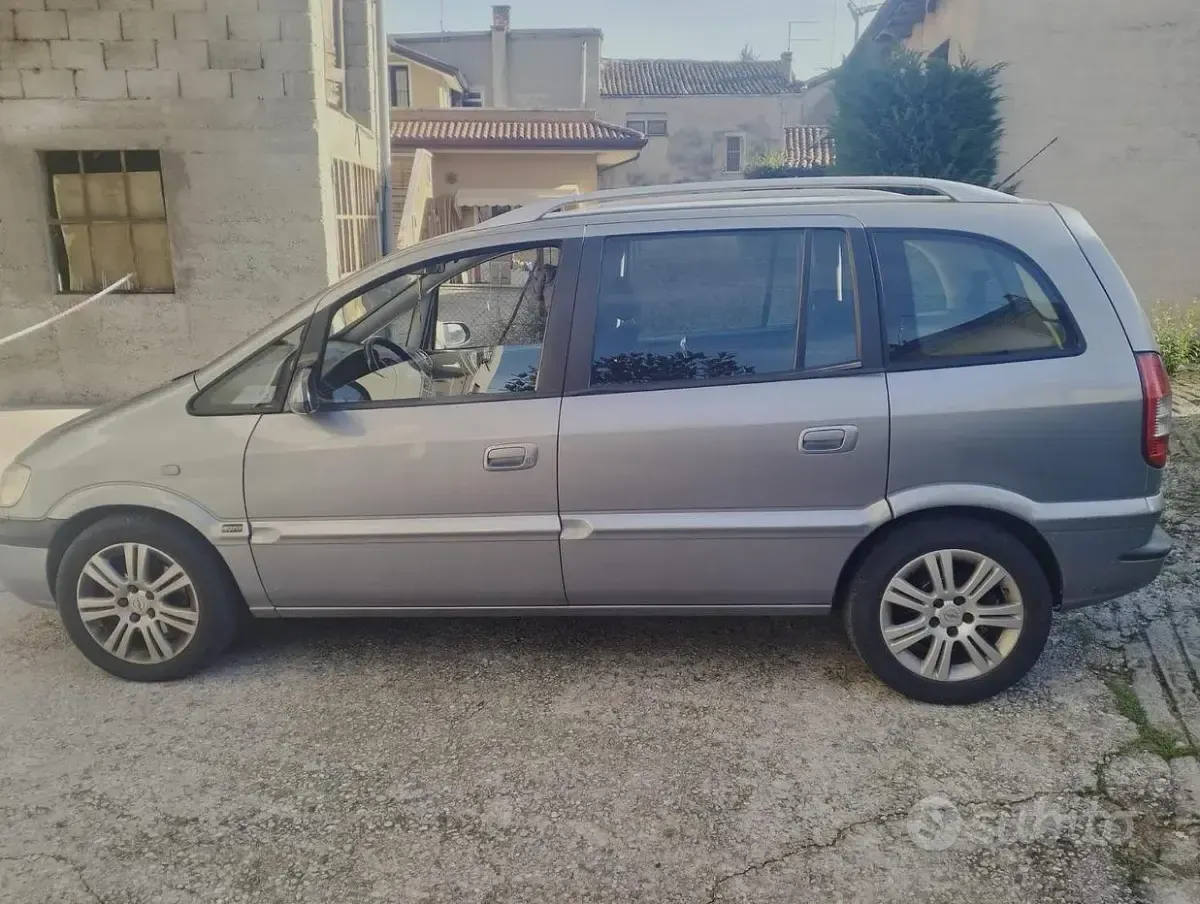 Usata Opel Zafira 101 CV (74 kW) 2004 Monovolume