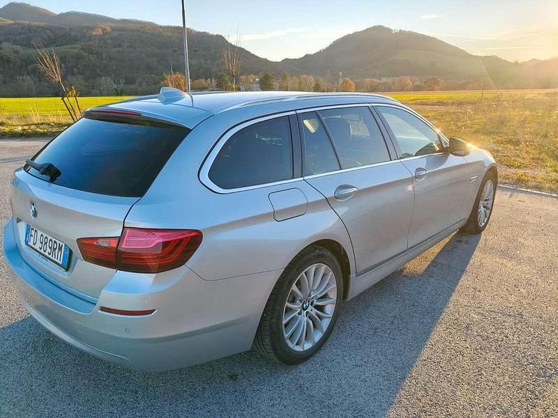 Usata BMW 520 Luxury Line 190 CV (139 kW) 2016 Argento Station wagon