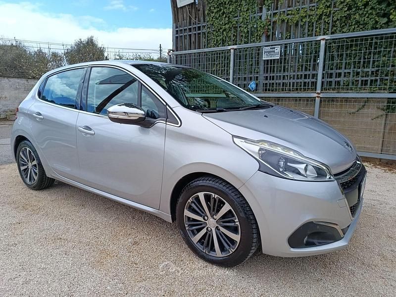 Usata Peugeot 208 Allure 75 CV (55 kW) 2018 Argento Utilitaria