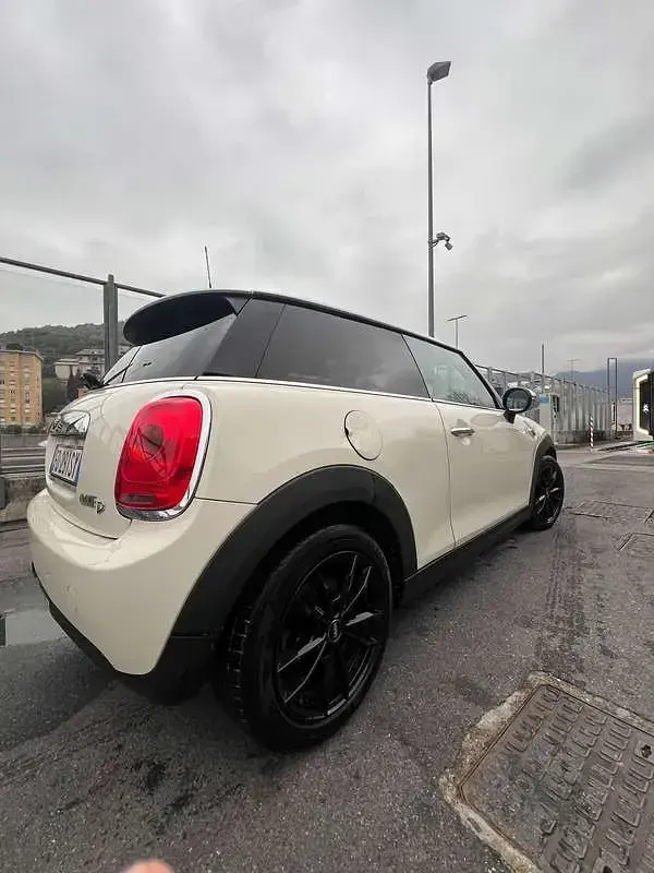 Begagnad Mini One D 95 HK (69 kW) 2016 Vit Halvkombi