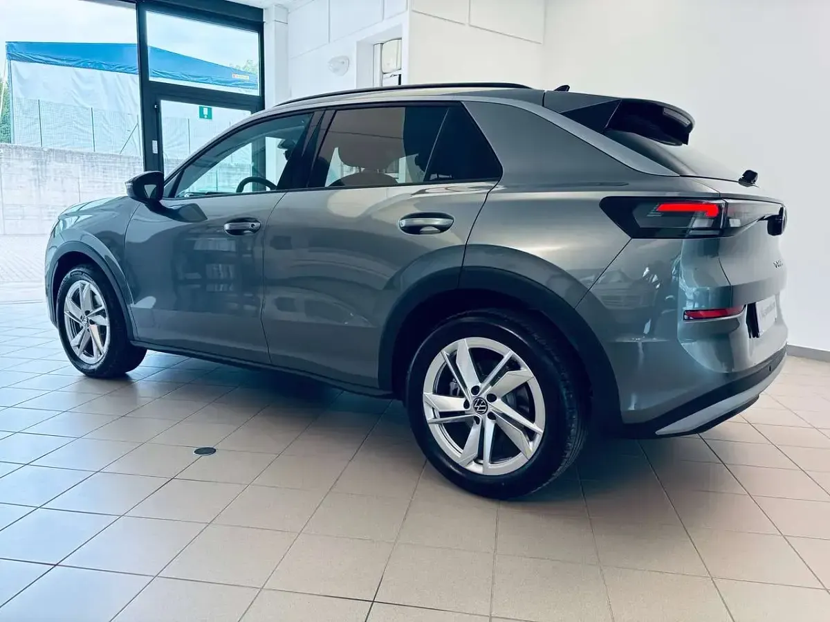 Nuova VW T-Roc Life 116 CV (85 kW) 2026 Wolf grey metallizzato SUV