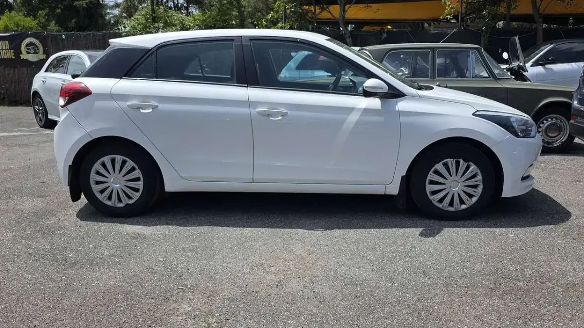 Usata Hyundai i20 Blackline 75 CV (55 kW) 2018 Bianco Utilitaria