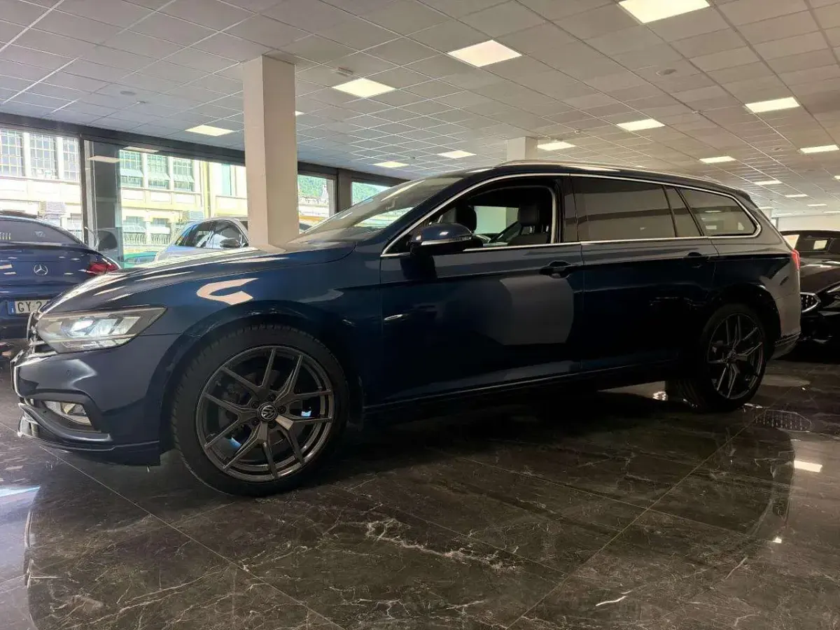 Usata VW Passat Business 120 CV (88 kW) 2020 Blu navarra Station wagon