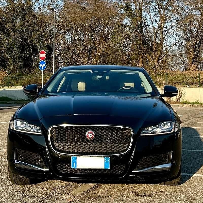 Usata Jaguar XF Business Edition 179 CV (131 kW) 2017 Nero Berlina