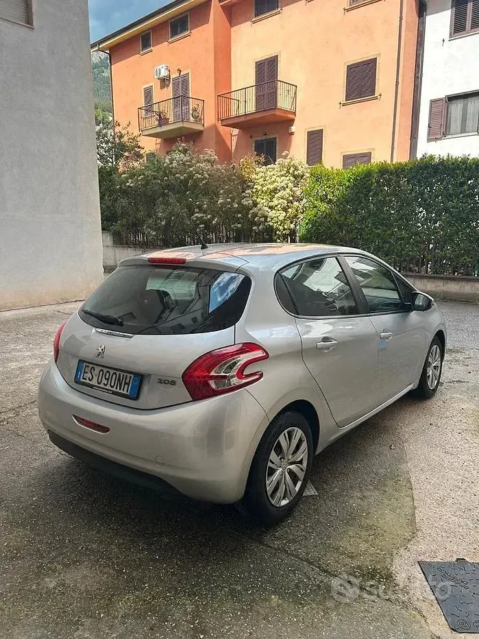 Usata Peugeot 208 68 CV (50 kW) 2015 Grigio Utilitaria