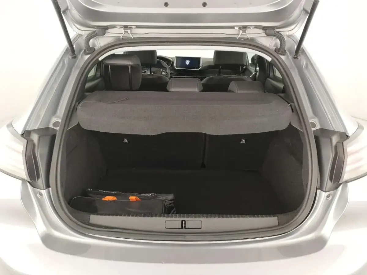 Usata Peugeot 208 Allure 101 CV (74 kW) 2025 Grigio artense Utilitaria