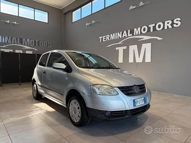 Begagnad VW Fox 54 HK (39 kW) 2008 Grå Halvkombi