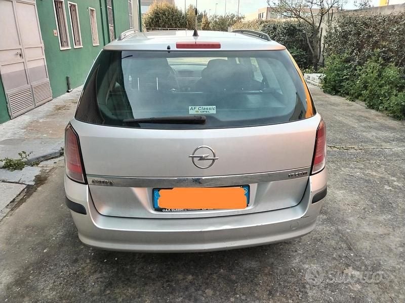 Usata Opel Astra 110 CV (80 kW) 2006 Grigio Station wagon