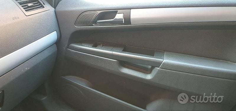 Usata Opel Zafira Cosmo 120 CV (88 kW) 2008 Grigio Monovolume