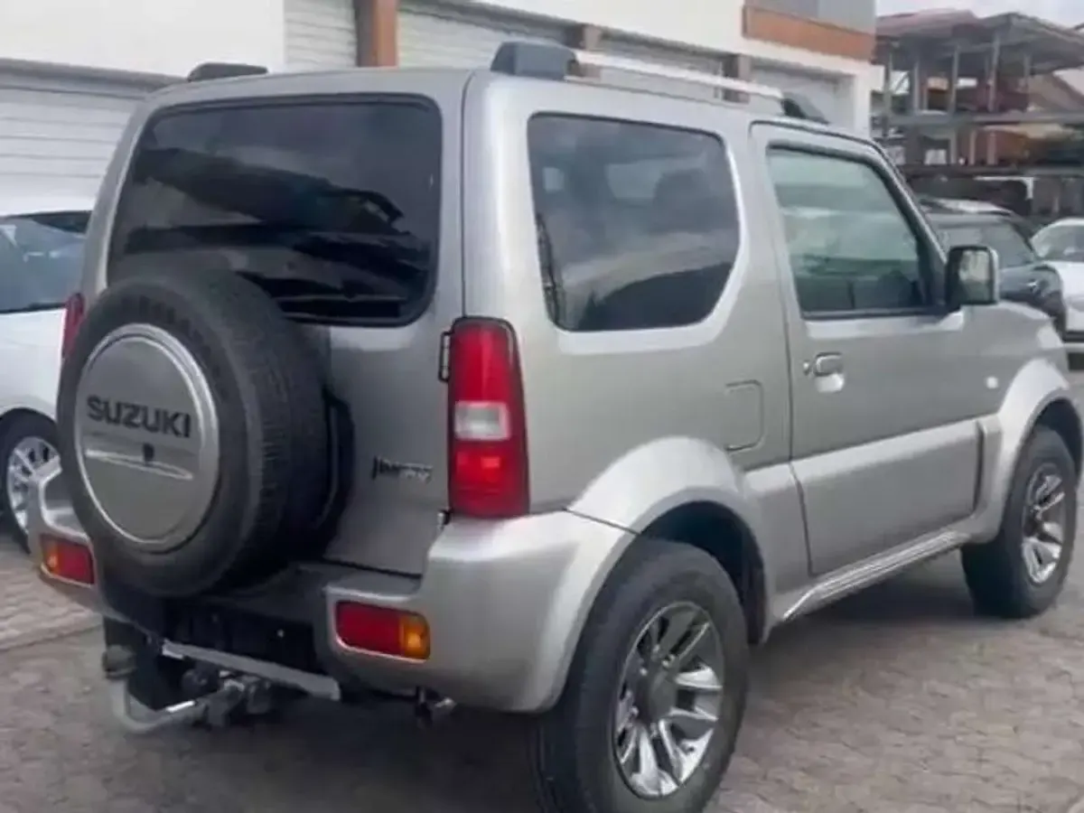 Usata Suzuki Jimny 86 CV (63 kW) 2017 Grigio SUV