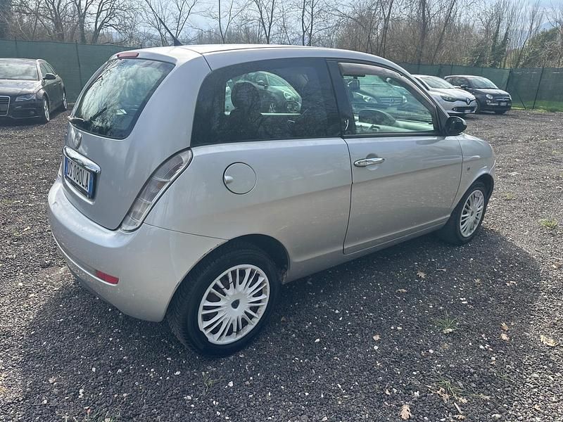 Usata Lancia Ypsilon 59 CV (43 kW) 2008 Argento Utilitaria