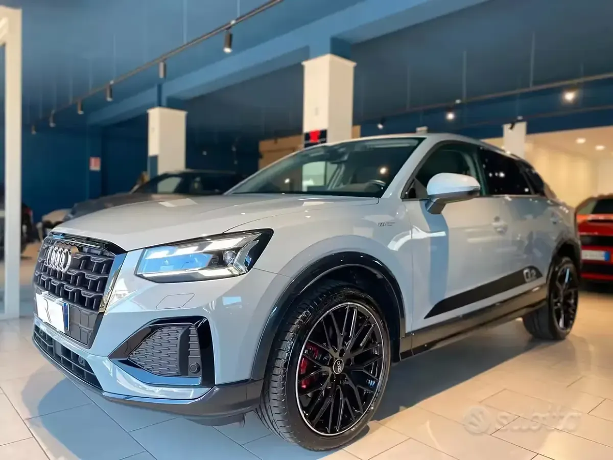 Usata Audi Q2 Ambiente 150 CV (110 kW) 2021 Grigio SUV