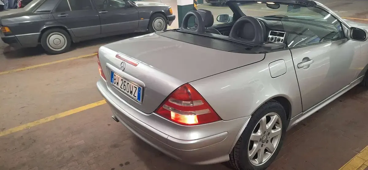Usata Mercedes SLK200 163 CV (119 kW) 2002 Argento Cabrio